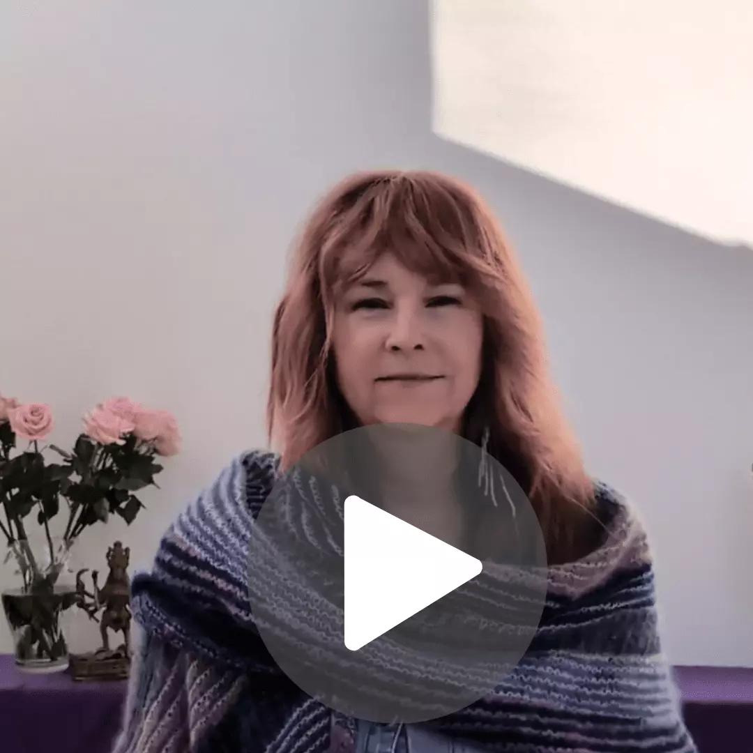 Elle Kerr-Wilson speaking about a live meditation circle